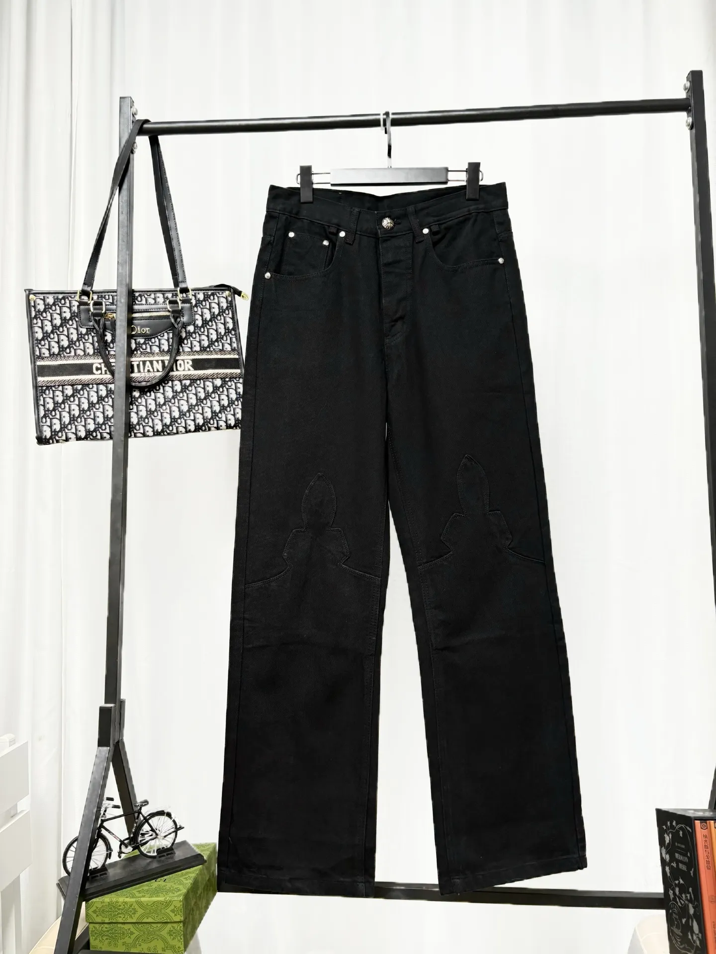 Chrome Hearts Chrome Hearts ， ， ， Chrome Hearts × Levi’s Black ， Classic ， ， 。 ， ， ， ， ， 。 ✖Levis ， Retro ， ，